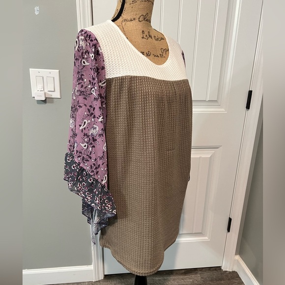 Waffle Knit Color Block Top with Sheer Floral Sleeves - Picture 5 of 9